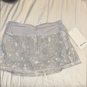 Grey/white design lululemon skirt!! Size 4